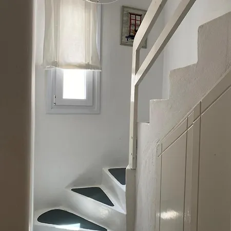 Beautiful House With Stunning Views In Costa Ilios بيت للعطل